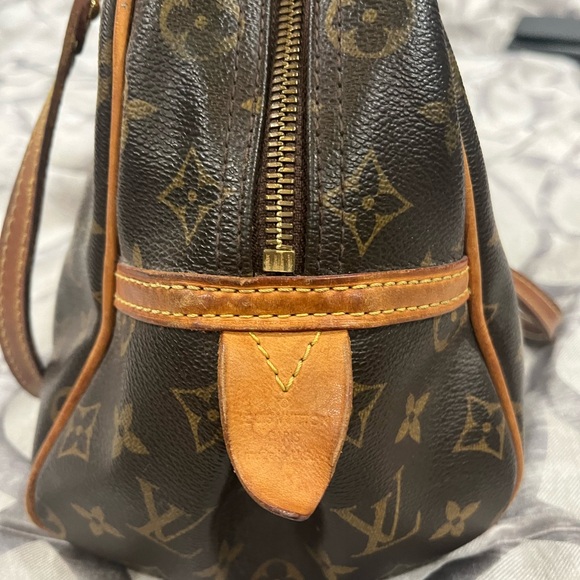 ***Authentic Louis Vuitton purse***good condition - Picture 3 of 15